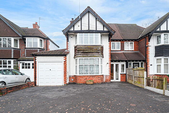 4 Bedroom Semi-Detached House For Sale In Bills Lane, Shirley, B90