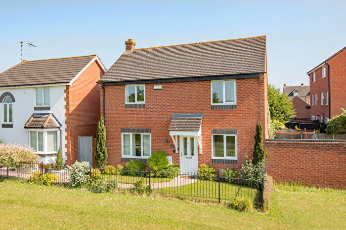 3 Bedroom Detached House For Sale In Osbourne Close, Corby, Northamptonshire, NN18