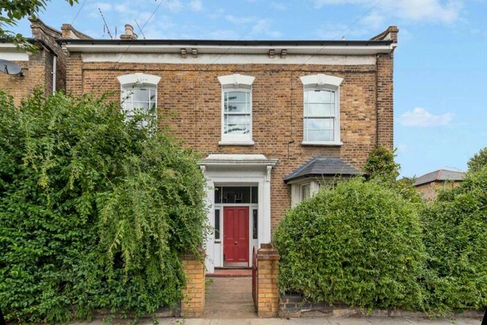 1 Bedroom Flat To Rent In Forest Road, London Fields, E8