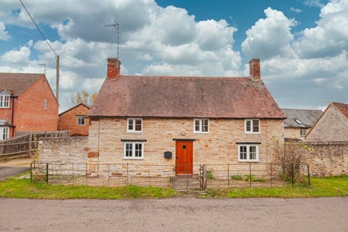 4 Bedroom Cottage To Rent In Bank Close, Butlers Marston, CV35