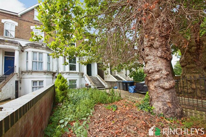 2 Bedroom Apartment To Rent In Malvern Road, West Kilburn, London, NW6