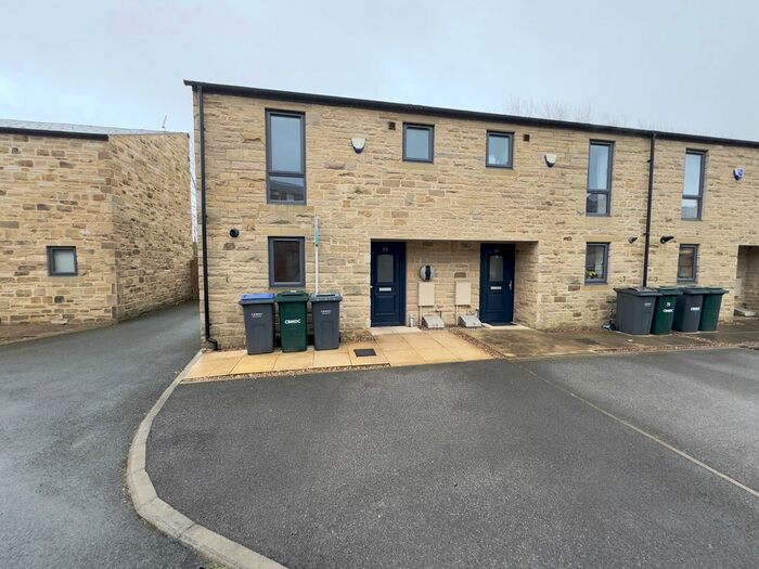 3 Bedroom Town House To Rent In Owens Quay, Bingley, West Yorkshire, BD16