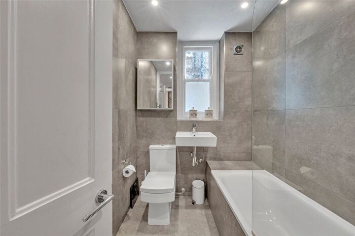 2 Bedroom Flat For Sale In Delaware Mansions, Delaware Road, London, W9