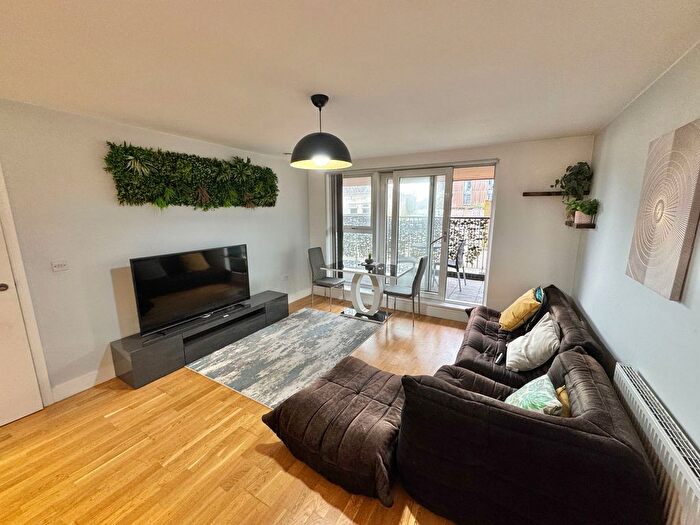 1 Bedroom Flat For Sale In Millbay Road, Millbay, Plymouth, PL1