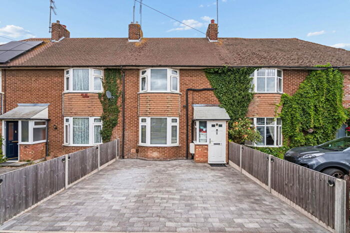 2 Bedroom Terraced House For Sale In Northfields, Dunstable, LU5