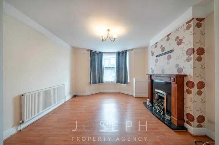 3 Bedroom End Of Terrace House To Rent In Broom Hill Road, Ipswich, IP1