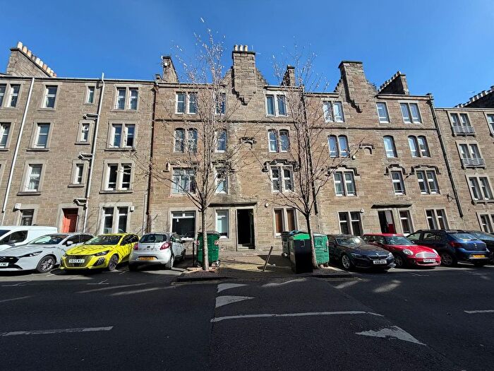 2 Bedroom Flat To Rent In Baldovan Terrace, Dundee, DD4