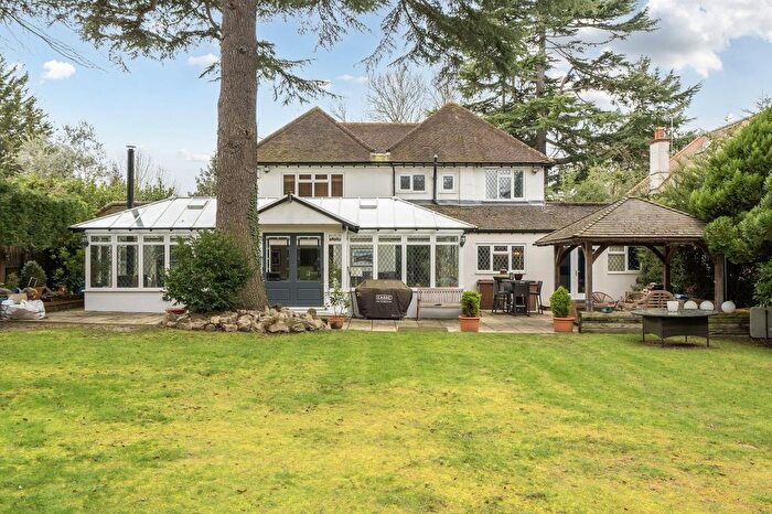 4 Bedroom Detached House For Sale In The Green, Epsom, KT17