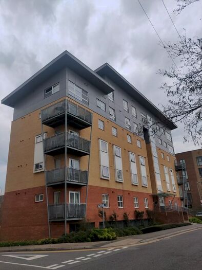 2 Bedroom Flat To Rent In Lakeside Court, Elstree, Borehamwood, WD6