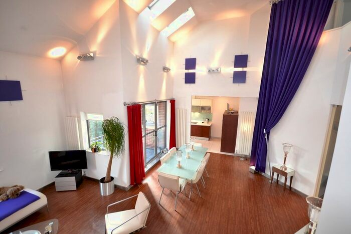 3 Bedroom Flat To Rent In Philip Godlee Lodge, Wilmslow Road, Didsbury, M20