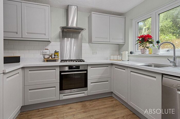 4 Bedroom Detached House For Sale In Barn Owl Close, Torquay, TQ2