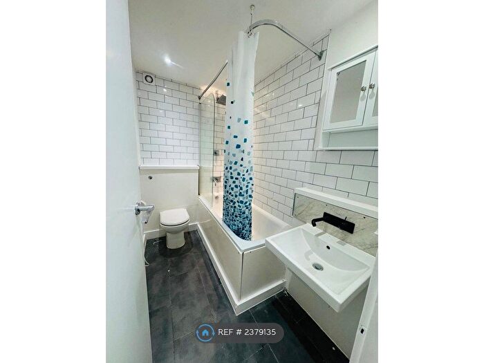 2 Bedroom Flat To Rent In Bellmore Court, Croydon, CR0