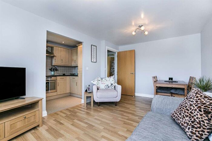 2 Bedroom Flat For Sale In Stants View, Hertford, SG13