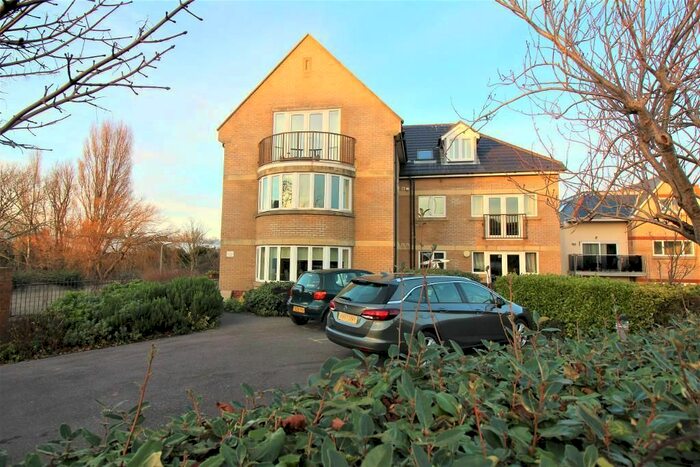 2 Bedroom Flat To Rent In Melcombe Avenue, Weymouth, DT4