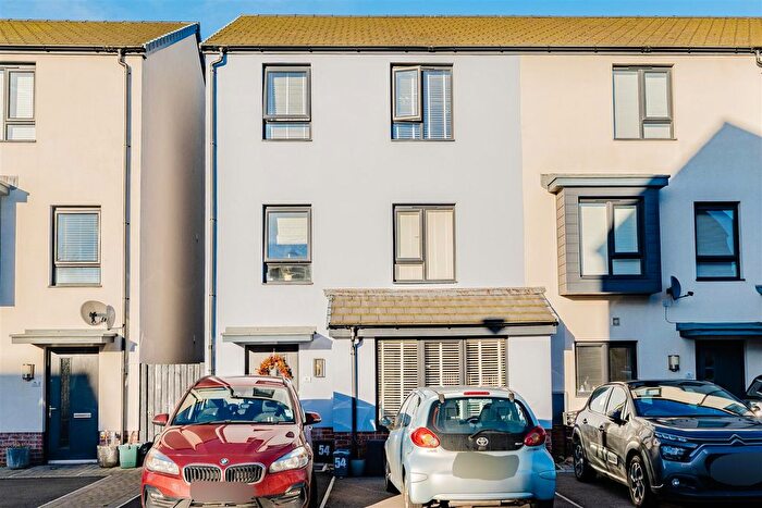 4 Bedroom End Terrace House For Sale In Ffordd Pentre, Barry, CF62