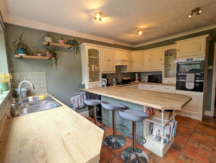 5 Bedroom Property To Rent In Julian Road, Spixworth, Norwich, NR10