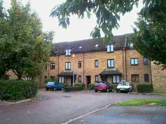 1 Bedroom Studio To Rent In Jasmine Gardens, Hatfield, AL10