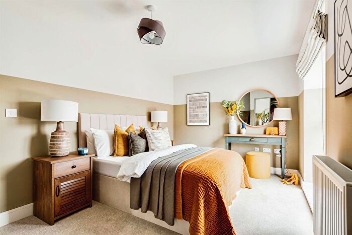2 Bedroom Flat For Sale In Crabhill At Kingsgrove, Wantage, OX12