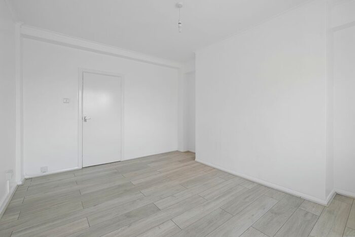 2 Bedroom Flat To Rent In Thurtle Road, London, E2