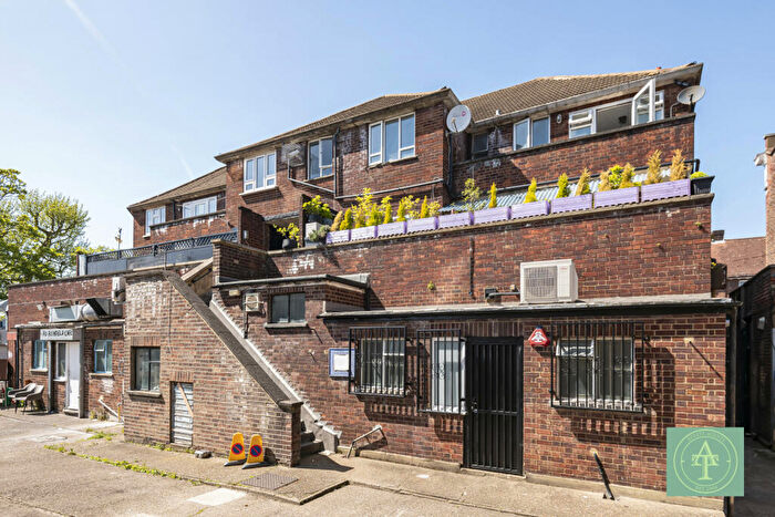 2 Bedroom Flat For Sale In Ashfield Parade, London, N14