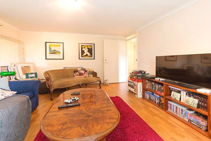 3 Bedroom Flat To Rent In Agamemnon Road, London, NW6