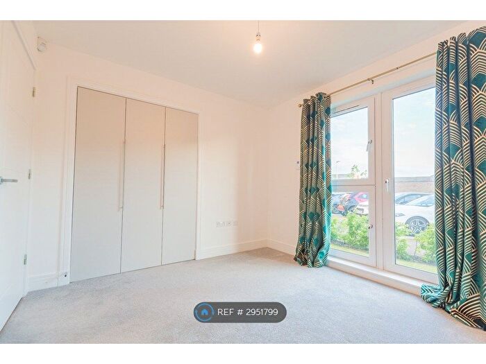 2 Bedroom Flat To Rent In Umbrella Pine Terrace, Edinburgh, EH4