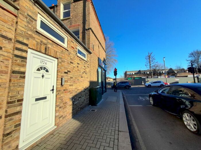 3 Bedroom Flat To Rent In Garratt Lane, Wandsworth SW18