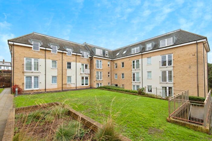 1 Bedroom Flat For Sale In Grove Road, Hitchin, Hertfordshire, SG4