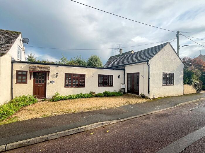 2 Bedroom Bungalow For Sale In Sherborne Street, Lechlade, Gloucestershire, GL7