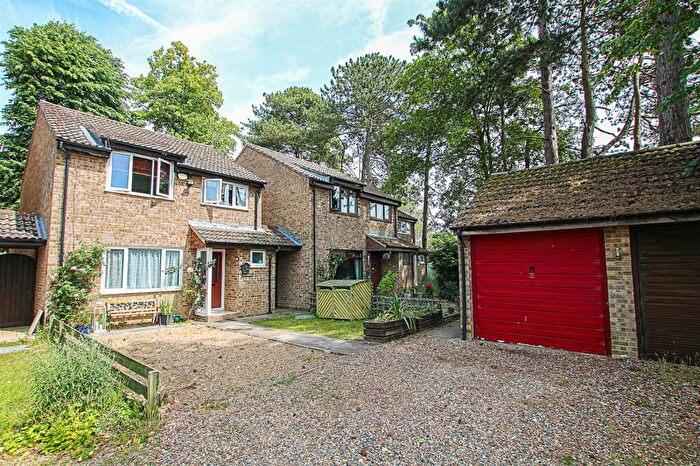 3 Bedroom Detached House For Sale In Centre Drive, Newmarket, CB8