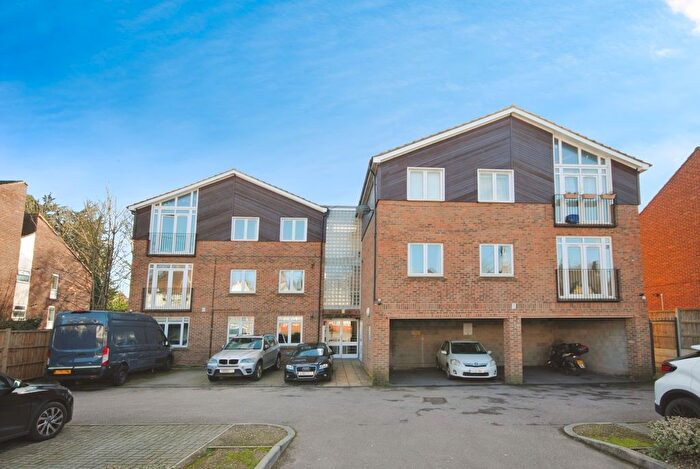 2 Bedroom Flat For Sale In Rickmansworth Road, Watford, WD18