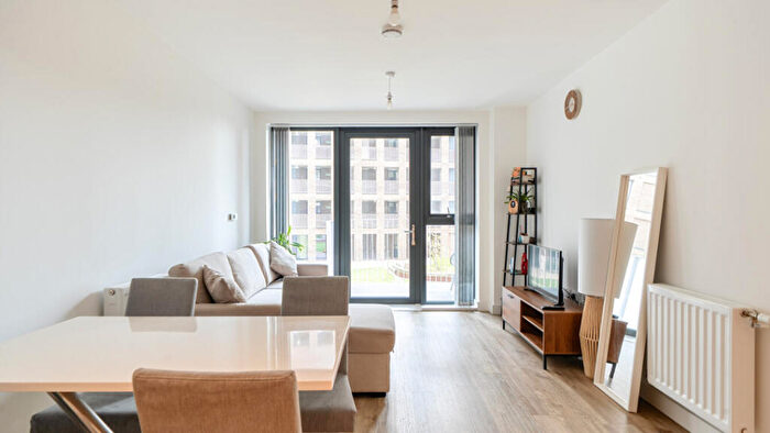 2 Bedroom Flat For Sale In Lakeside Drive, Park Royal, NW10