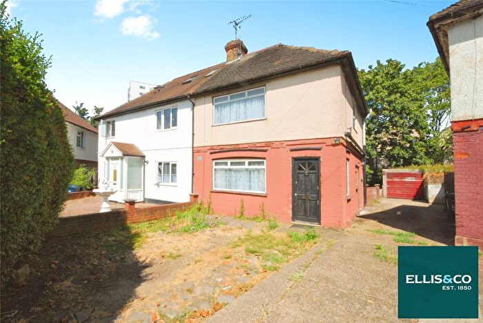 3 Bedroom Semi-Detached House For Sale In Garth Road, Childs Hill, NW2