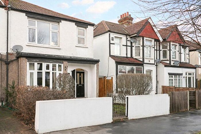 3 Bedroom Flat For Sale In Brighton Road, South Croydon, CR2