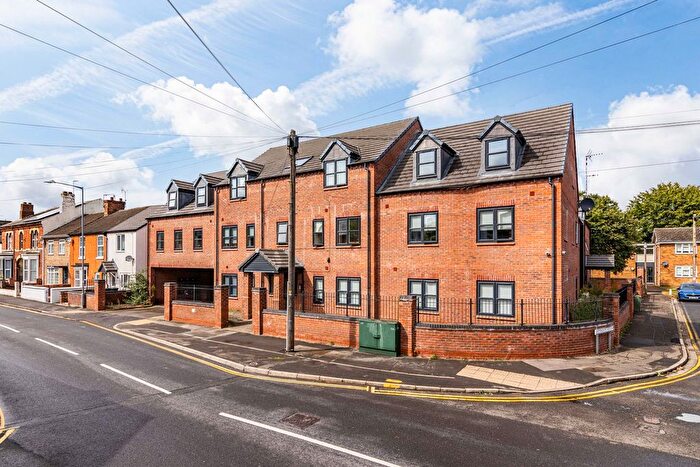 4 Bedroom Flat To Rent In Flat, Lord Tennyson House, Rasen Lane, LN1