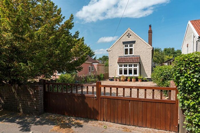 3 Bedroom Detached House For Sale In Earlham Road, Norwich, NR4