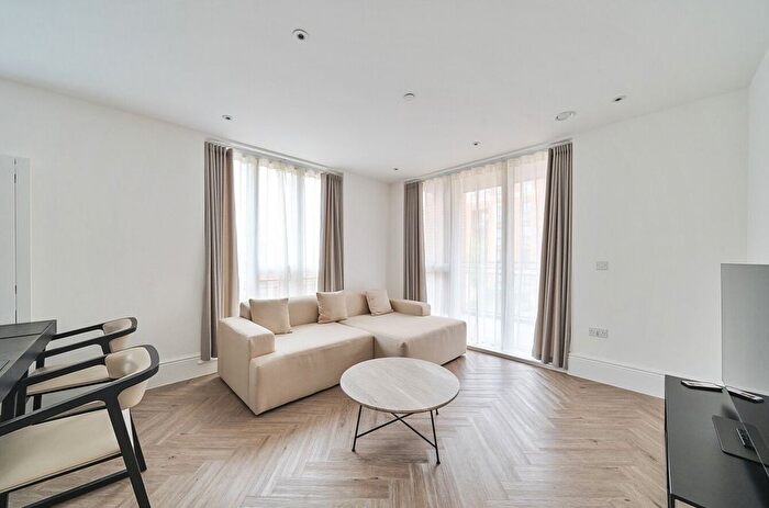 2 Bedroom Flat For Sale In Fellowes Rise, Winchester, Hampshire, SO22