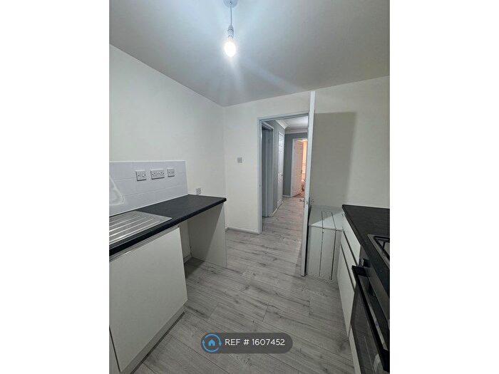 1 Bedroom Flat To Rent In East Thorpe, Basildon, SS14