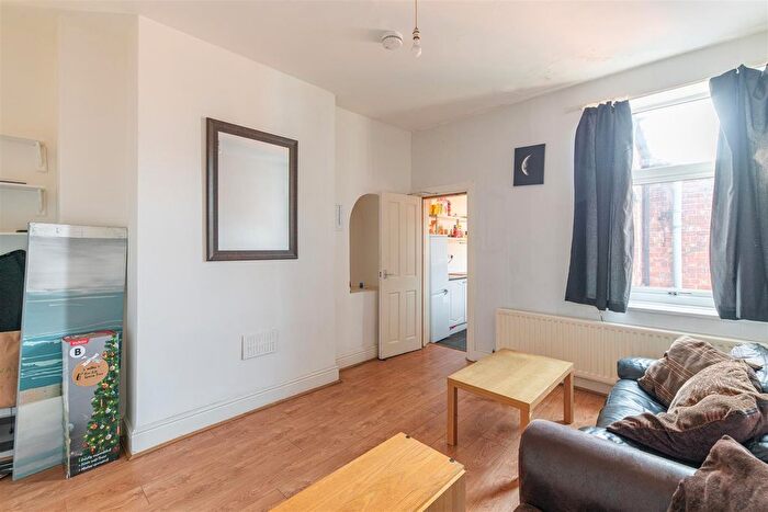 3 Bedroom Flat To Rent In Lynnwood Terrace, Fenham, Newcastle Upon Tyne, NE4