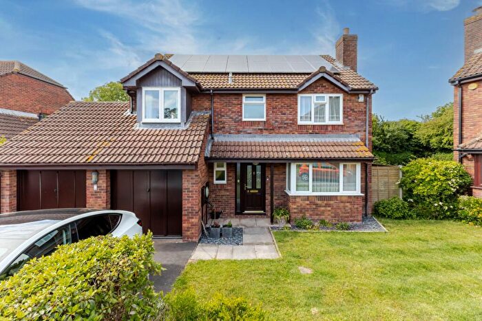 4 Bedroom Detached House For Sale In Fern Grove, Nailsea, BS48