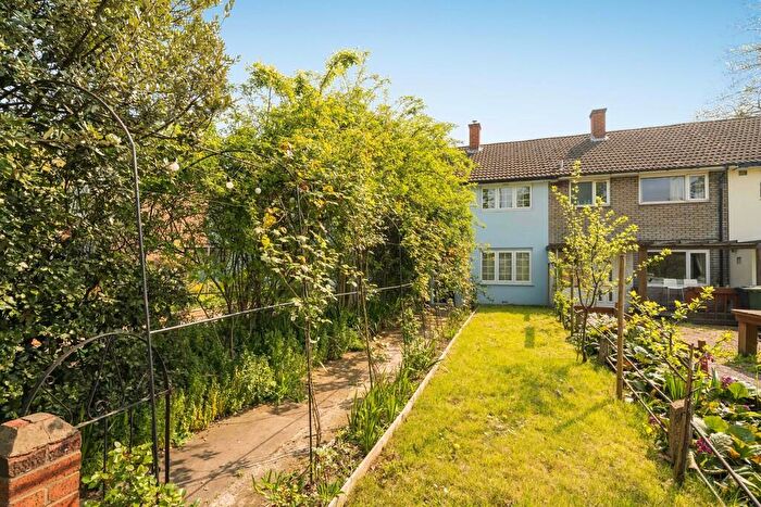 3 Bedroom Terraced House For Sale In Norwood Road, London, SE24
