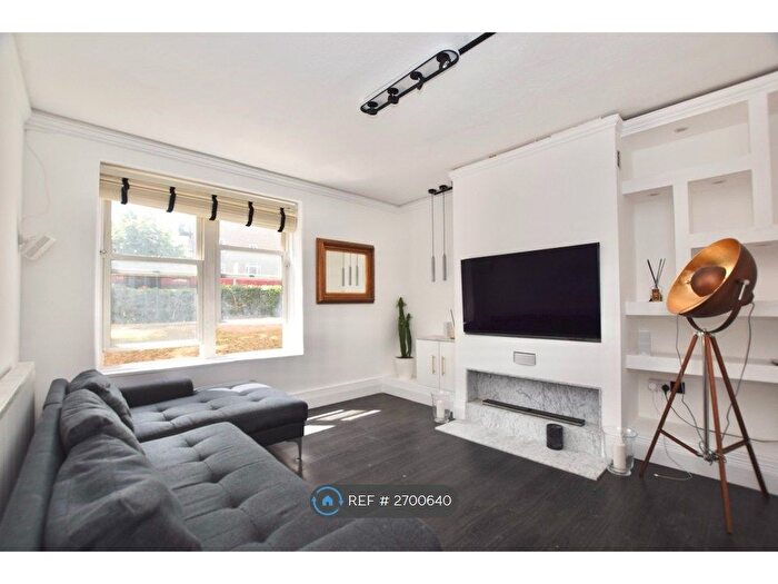 2 Bedroom Flat To Rent In Glendown House, London, E8