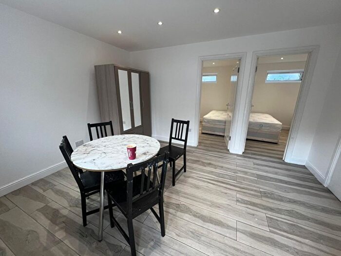 2 Bedroom Flat To Rent In Chadwel Heath, RM6