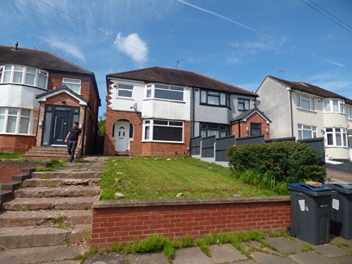3 Bedroom Semi Detached House For Sale In Cardington Avenue, Birmingham, B42