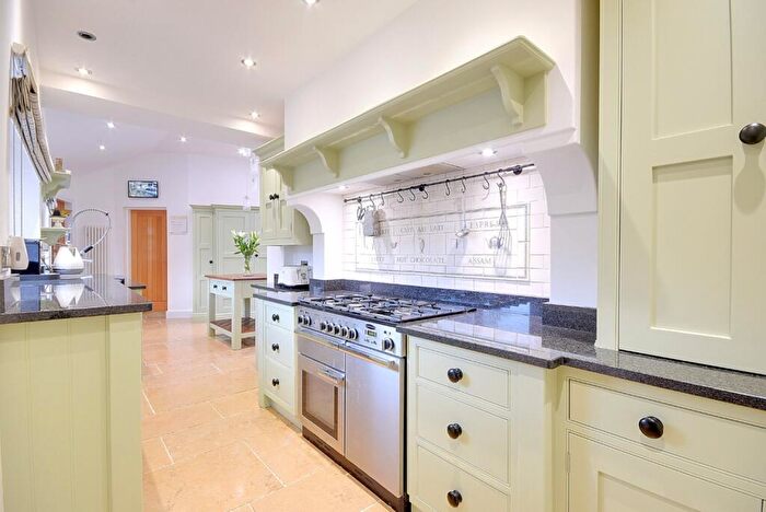 4 Bedroom Detached House For Sale In New Street, Clifton, Brighouse, West Yorkshire, HD6