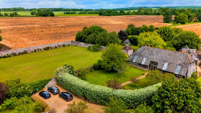 7 Bedroom Detached House For Sale In East Street, Hambledon, PO7