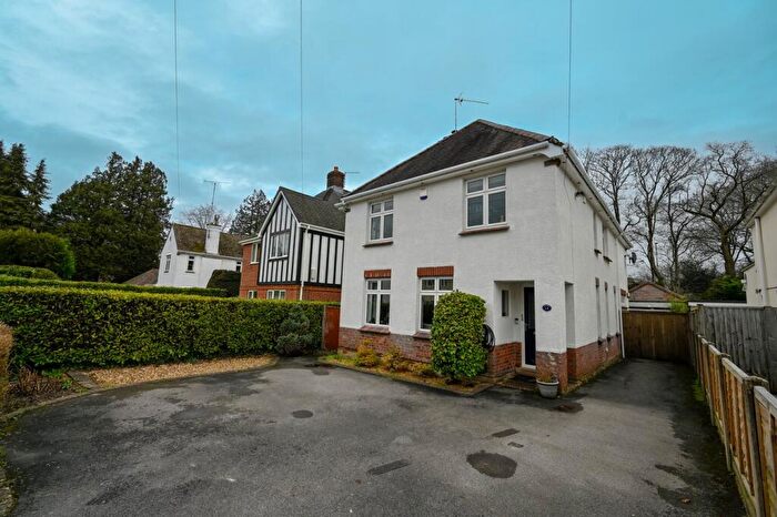 4 Bedroom Detached House For Sale In Clarendon Close, Broadstone, BH18