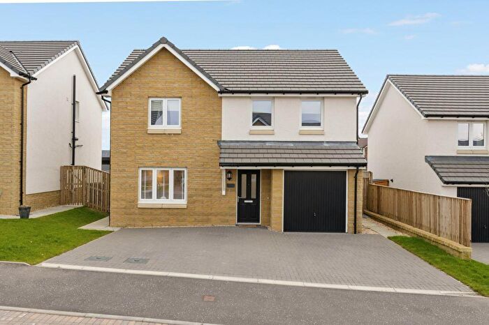 4 Bedroom Detached House For Sale In Commonhill Gardens, ML3