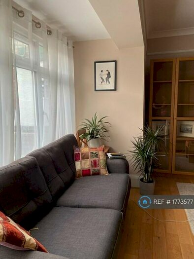 3 Bedroom Flat To Rent In St. Cuthberts Road, London, NW2