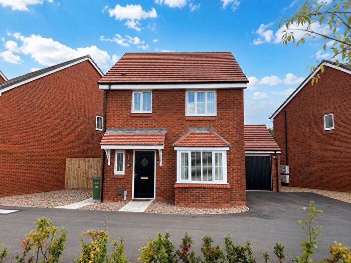 3 Bedroom Detached House For Sale In Bossu Drive, Oadby, LE2